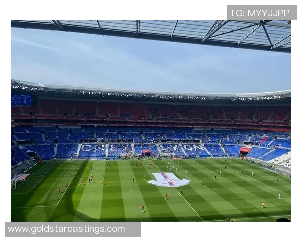 探秘足球巨星的豪华生活空间与全球豪宅,揭秘球场外的奢华人生 探秘足球巨星的豪华生活空间与全球豪宅,揭秘球场外的奢华人生